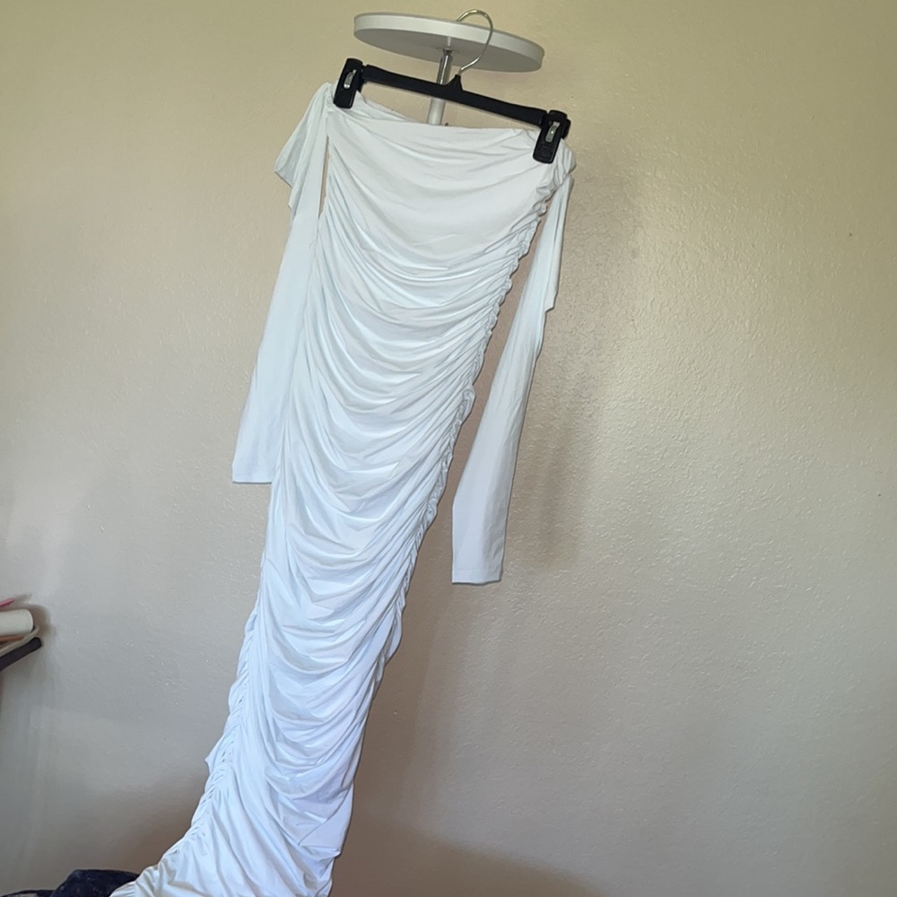 NEW!Fashionnova White🥥dress(MAKE ME AN OFFER)